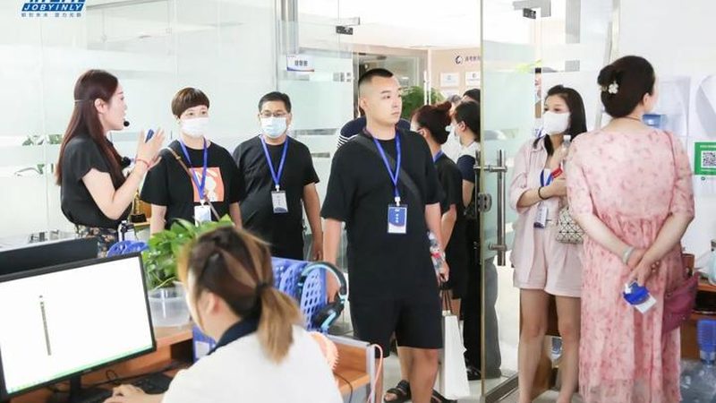 小标题：关注师资力量，确保教学质量
