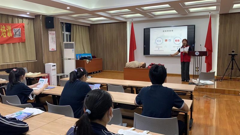 叉车培训学校：选择标准与注意事项