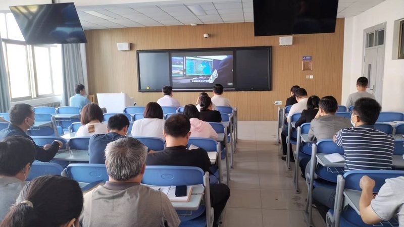 小标题：报名费，背后的成本考量