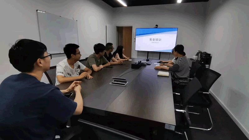 在选择少儿编程平台时，家长可以从以下几个方面进行考量：